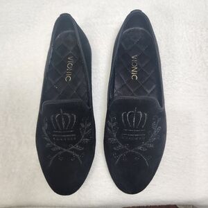 Vionic Elegant Black Embroidered Flats